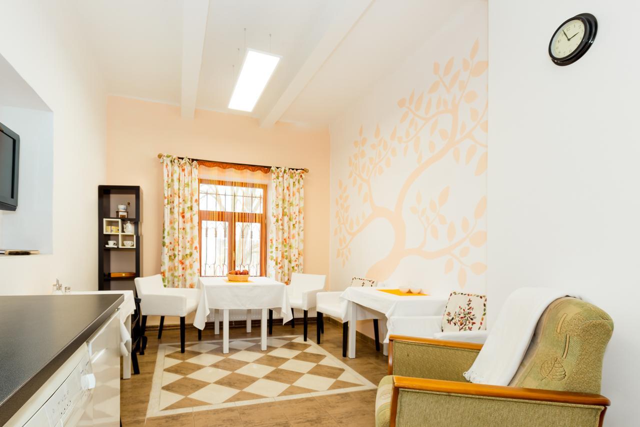 Pstrossova Vila - U Klasterni Zahrady Bechyne Exterior photo